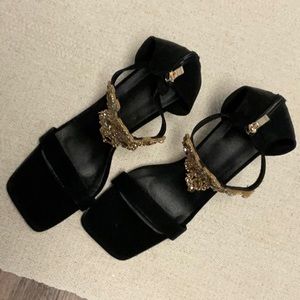 Open toe shoes